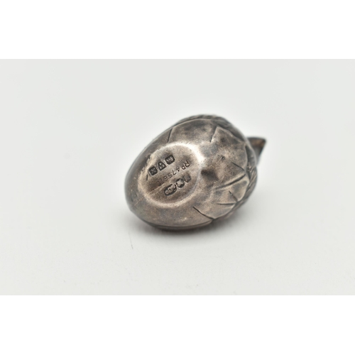 110 - AN EARLY 20TH CENTURY 'SAMPSON MORDAN & CO' SILVER CHICK PIN CUSHION, realistically textured small h... 