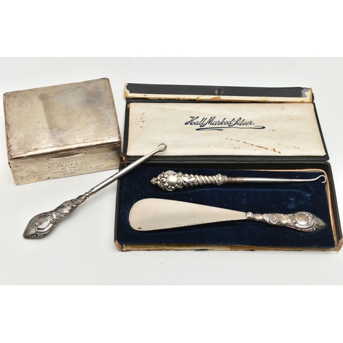 137 - A SMALL ASSORTMENT OF SILVER WARE, to include a rectangular form silver box with plain polished fini... 