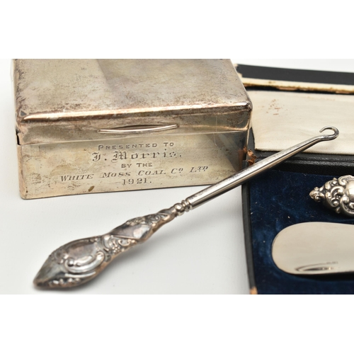 137 - A SMALL ASSORTMENT OF SILVER WARE, to include a rectangular form silver box with plain polished fini... 