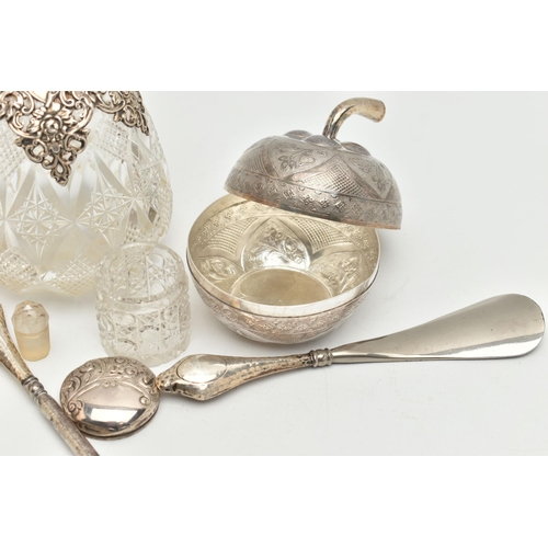 138 - AN ASSORTMENT OF SILVER AND WHITE METAL ITEMS, to include a silver handled shoe horn and button hook... 