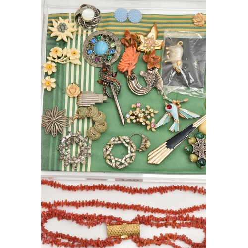 140 - AN ASSORTMENT OF COSTUME JEWELLERY, to include a coral necklace and bracelet, two pairs of 'Napier' ... 