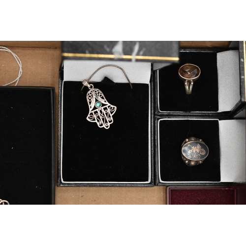 144 - AN ASSORTMENT OF SILVER AND WHITE METAL JEWELLERY, to include a silver oval locket with etched flora... 