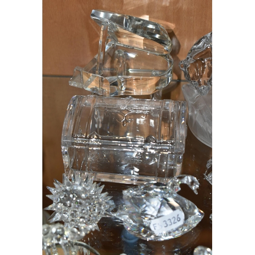 391 - A COLLECTION OF SWAROVSKI CRYSTAL AND OTHER DECORATIVE GLASS WARE, Swarovski figures to include owls... 