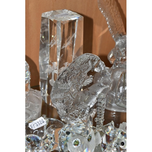 391 - A COLLECTION OF SWAROVSKI CRYSTAL AND OTHER DECORATIVE GLASS WARE, Swarovski figures to include owls... 