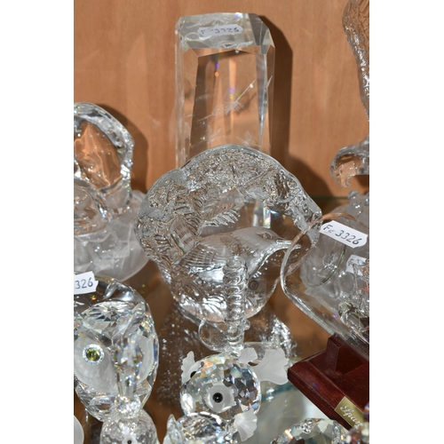 391 - A COLLECTION OF SWAROVSKI CRYSTAL AND OTHER DECORATIVE GLASS WARE, Swarovski figures to include owls... 