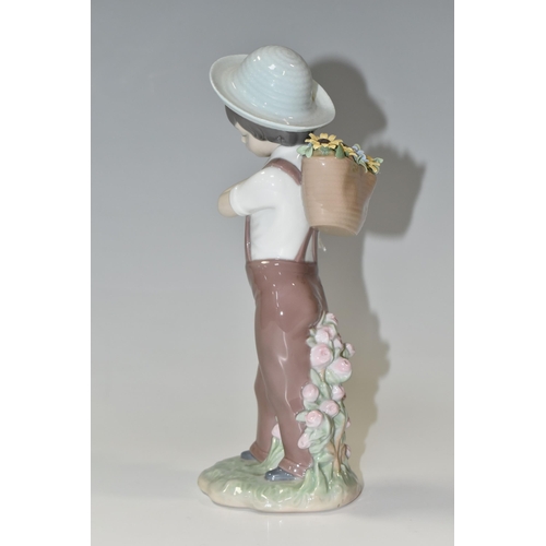 392 - A LLADRO 'GATHERING FLOWERS' FIGURE, model no 8675, a 60th Anniversary figure issued in 2013, sculpt... 