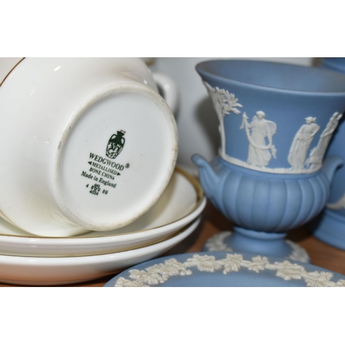 394 - A COLLECTION OF WEDGWOOD AND MINTON TEA AND GIFT WARES, comprising twelve pieces of Wedgwood Jasperw... 