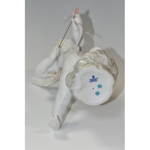 401 - A BOXED LLADRO 'STRAIGHT TO THE HEART' FIGURINE, a matte white porcelain with soft colours, model 92... 