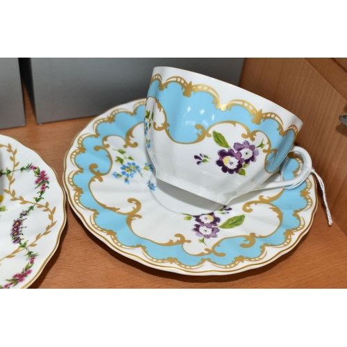 415 - TWO BOXED SETS OF TWO ROYAL WORCESTER TEA CUPS AND SAUCERS, two pairs of duo cup-and-saucer sets in ... 