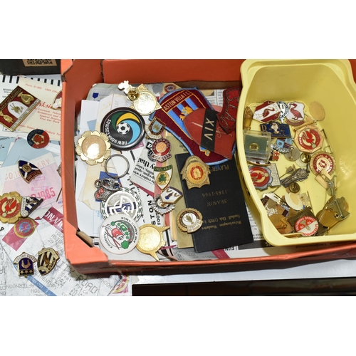 A COLLECTION OF ASSORTED FOOTBALL PIN BADGES, majority are Liverpool ...