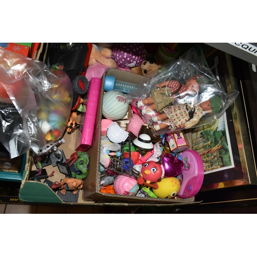 520 - THREE BOXES AND LOOSE TOYS, GAMES, BOOKS, SEWING MACHINE AND SUNDRY ITEMS, to include a Tunbridge wa... 