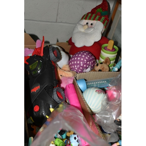 520 - THREE BOXES AND LOOSE TOYS, GAMES, BOOKS, SEWING MACHINE AND SUNDRY ITEMS, to include a Tunbridge wa... 