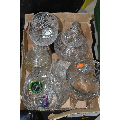 535 - SEVEN BOXES AND LOOSE CERAMICS AND GLASSWARE, to include Royal Worcester 'Evesham' oven dishes, Wedg... 