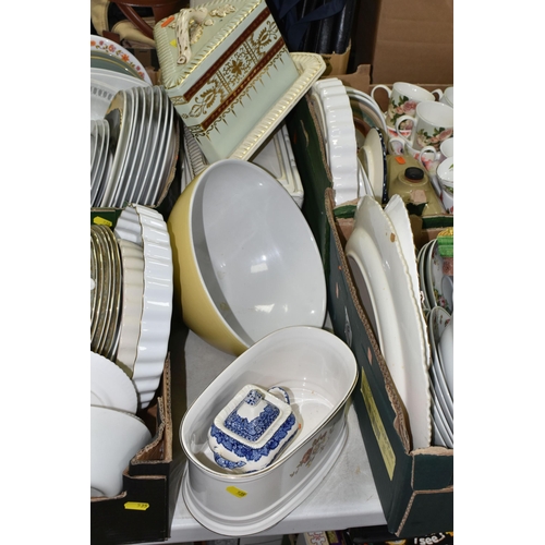 535 - SEVEN BOXES AND LOOSE CERAMICS AND GLASSWARE, to include Royal Worcester 'Evesham' oven dishes, Wedg... 