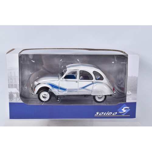 122 - FIVE BOXED AND FOUR LOOSE MODEL VEHICLES,  boxed models include a 1:18 scale Maisto Aston Martin DB7... 