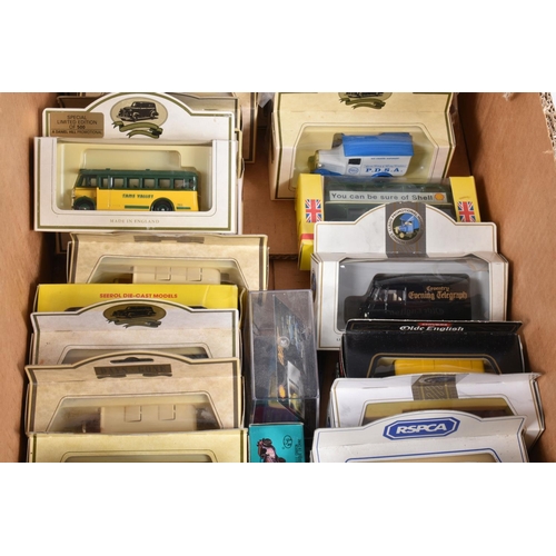 241 - A BOX CONTAINING A COLLECTION OF BOXED AND UNBOXED DIECAST MODEL VEHICLES, to include a selection of... 