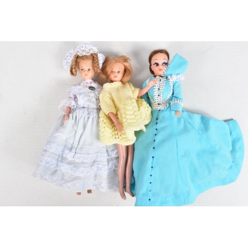 246 - A QUANTITY OF ASSORTED 1960'S/1970'S DOLLS, 4 x Sindy marked '033055x' to back of head, two also mar... 