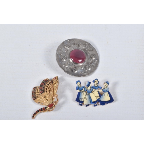 45 - A COMPACT AND COSTUME JEWELLERY, circular powder compact, a box with three mother of pearl dress stu... 