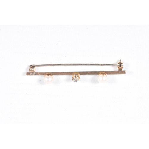 73 - A YELLOW METAL DIAMOND AND CULTURED PEARL BAR BROOCH, a principally set old cut diamond, approximate... 