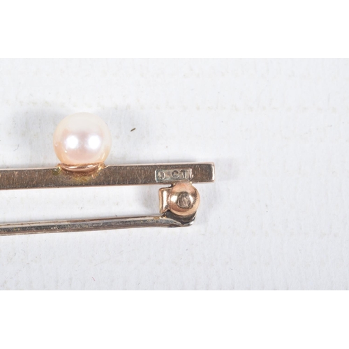 73 - A YELLOW METAL DIAMOND AND CULTURED PEARL BAR BROOCH, a principally set old cut diamond, approximate... 