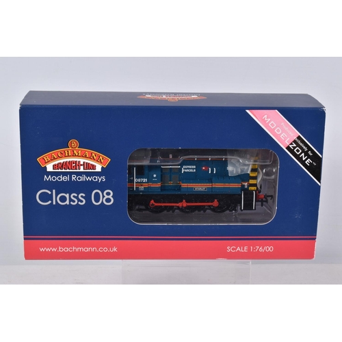 362 - A BOXED OO GAUGE BACHMANN BRANCHLINE MODEL RAILWAY LOCOMOTIVE Class 08 Shunter no. 08721 'Starlet' i... 