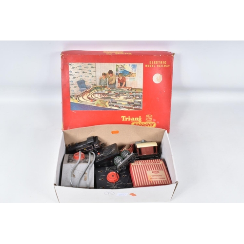 363 - A BOXED TRI-ANG RAILWAYS OO GAUGE DIESEL RAILCAR SET, No.RS.27, comprising power car No.M79079, trai... 