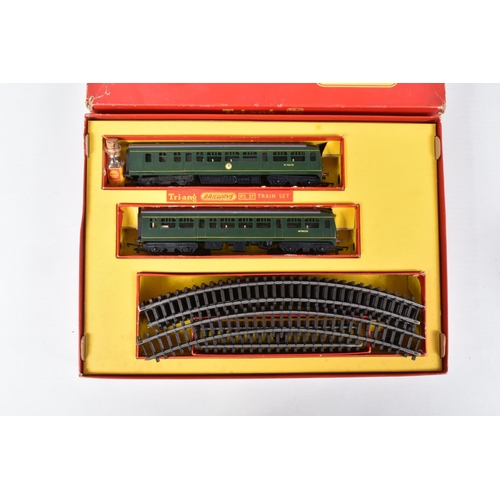 363 - A BOXED TRI-ANG RAILWAYS OO GAUGE DIESEL RAILCAR SET, No.RS.27, comprising power car No.M79079, trai... 