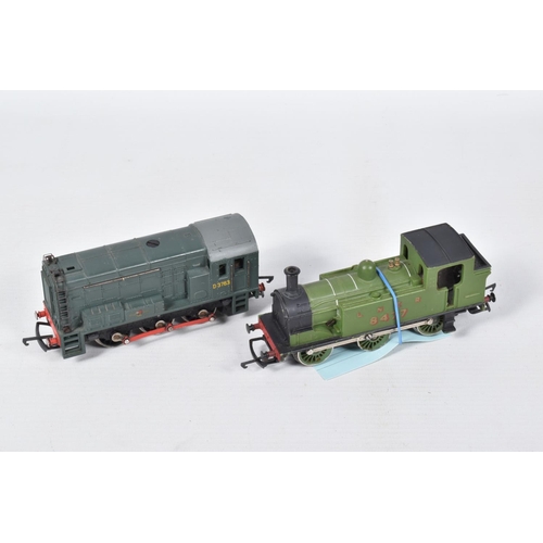 365 - A QUANTITY OF BOXED AND UNBOXED OO GAUGE MODEL RAILWAY LOCOMOTIVES, to include boxed Wrenn Railways ... 