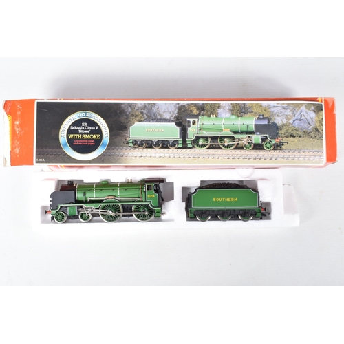 365 - A QUANTITY OF BOXED AND UNBOXED OO GAUGE MODEL RAILWAY LOCOMOTIVES, to include boxed Wrenn Railways ... 