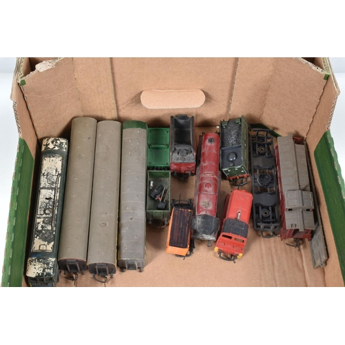 366 - A QUANTITY OF UNBOXED AND ASSORTED OO GAUGE MODEL RAILWAY ITEMS, to include Hornby class 43 InterCit... 