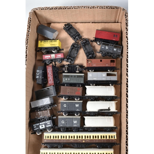 369 - A QUANTITY OF BOXED AND UNBOXED N GAUGE PASSENGER AND FREIGHT ROLLING STOCK, Graham Farish, Peco, Li... 