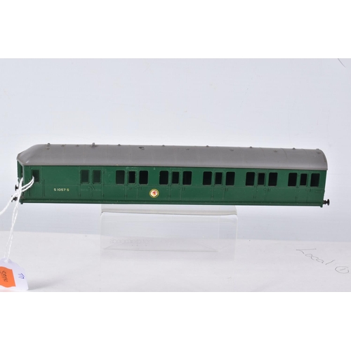 384 - THREE BOXED OO GAUGE LOCOMOTIVES, Hornby Dublo class 4MT Standard Tank No.80054, B.R. black livery (... 