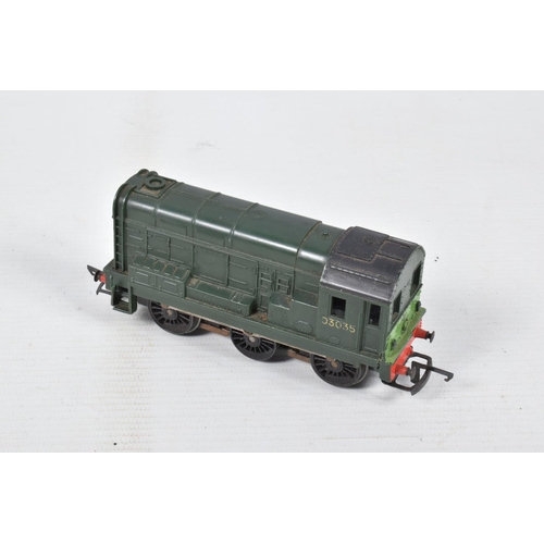 385 - A QUANTITY OF UNBOXED AND ASSORTED TRI-ANG RAILWAYS OO GAUGE LOCOMOTIVES, class 3F No.3775, M.R. mar... 