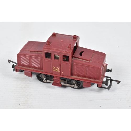 385 - A QUANTITY OF UNBOXED AND ASSORTED TRI-ANG RAILWAYS OO GAUGE LOCOMOTIVES, class 3F No.3775, M.R. mar... 