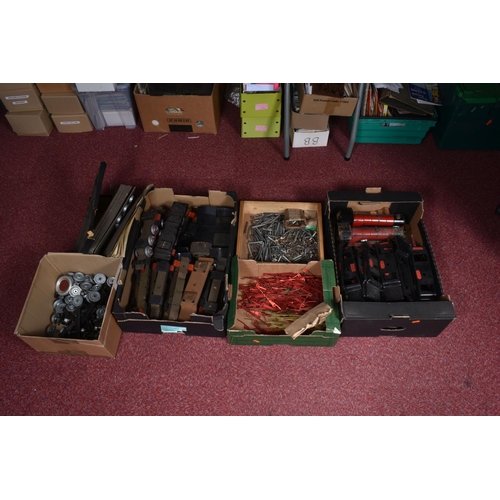 389 - A LARGE QUANTITY OF 'UNITOY' SUPPLIES ENGINE UNIT PARTS, No.R.T.101, comprising a large quantity of ... 