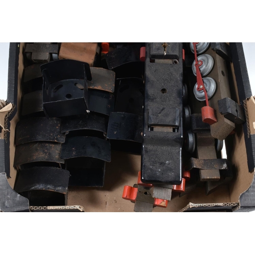 389 - A LARGE QUANTITY OF 'UNITOY' SUPPLIES ENGINE UNIT PARTS, No.R.T.101, comprising a large quantity of ... 