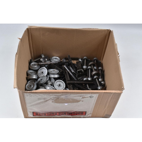 389 - A LARGE QUANTITY OF 'UNITOY' SUPPLIES ENGINE UNIT PARTS, No.R.T.101, comprising a large quantity of ... 