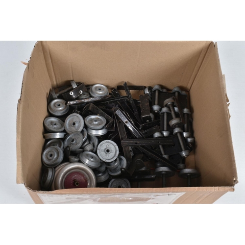 389 - A LARGE QUANTITY OF 'UNITOY' SUPPLIES ENGINE UNIT PARTS, No.R.T.101, comprising a large quantity of ... 