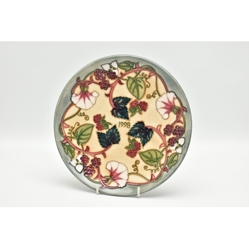 826A - A MOORCROFT POTTERY LIMITED EDITION YEAR PLATE FOR '1998', decorated with Summer's End pattern desig... 