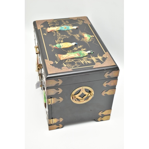 827A - A LATE 20TH CENTURY JAPANESE STYLE BLACK LACQUER JEWELLERY BOX, with decorative brass mounts, gilt d... 