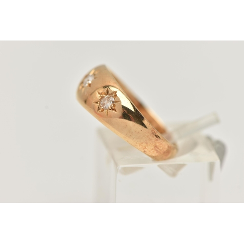 50 - AN EARLY 20TH CENTURY 18CT YELLOW GOLD DIAMOND THREE STONE RING, set with graduating old European cu... 