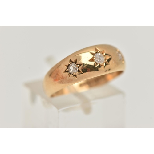 50 - AN EARLY 20TH CENTURY 18CT YELLOW GOLD DIAMOND THREE STONE RING, set with graduating old European cu... 