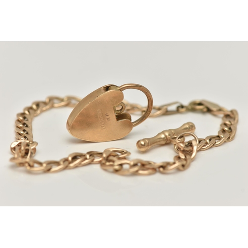 64 - 9CT GOLD BRACELET AND HEART PADLOCK CLASP, the curb link bracelet with spring ring clasp, suspending... 