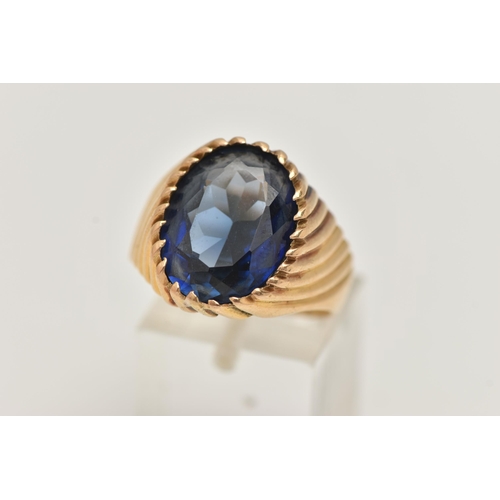 67 - A GEM SET SIGNET RING, designed with an oval sapphire in a tapered ring mount with banded detail, st... 