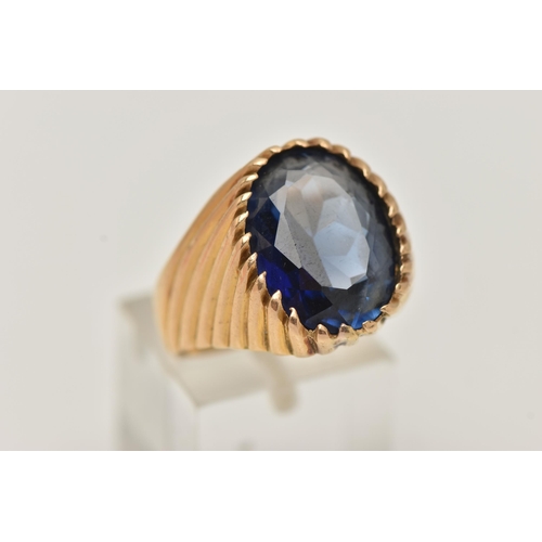 67 - A GEM SET SIGNET RING, designed with an oval sapphire in a tapered ring mount with banded detail, st... 