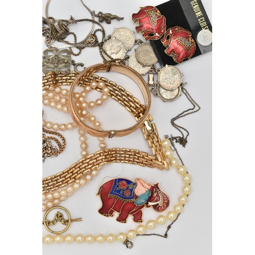 123 - A BAG OF ASSORTED JEWELLERY, to include a hinged rolled gold bangle with floral detail, an assortmen... 