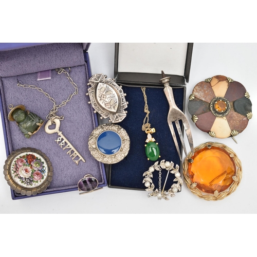 129 - A SMALL ASSORTMENT OF ITEMS, to include a boxed gold plated pendant with a yellow metal Prince of Wa... 