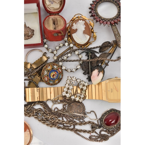 133 - A BAG OF ASSORTED JEWELLERY, to include a yellow metal and shell cameo brooch, stamped 375, approxim... 