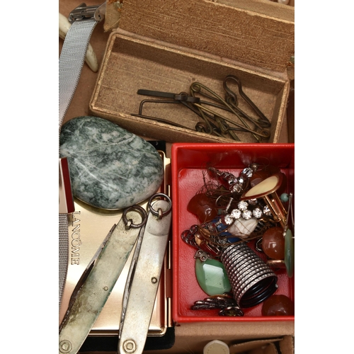 152 - A BOX OF ASSORTED ITEMS, to include a Conway Stewart fountain pen fitted with a 14ct nib, a Sheaffer... 