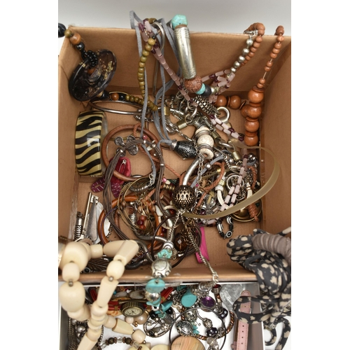 153 - A BOX OF ASSORTED COSTUME JEWELLERY, to include a white metal floral open work brooch, stamped 925, ... 